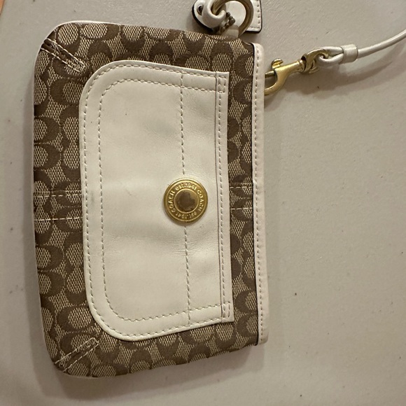 Coach wristlet excellent condition $18 - Picture 3 of 4
